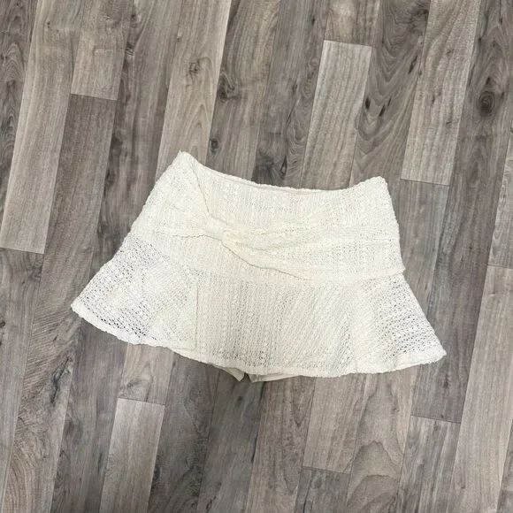 Crochet knit mini ruffled skirt with knot - Picture 1 of 5